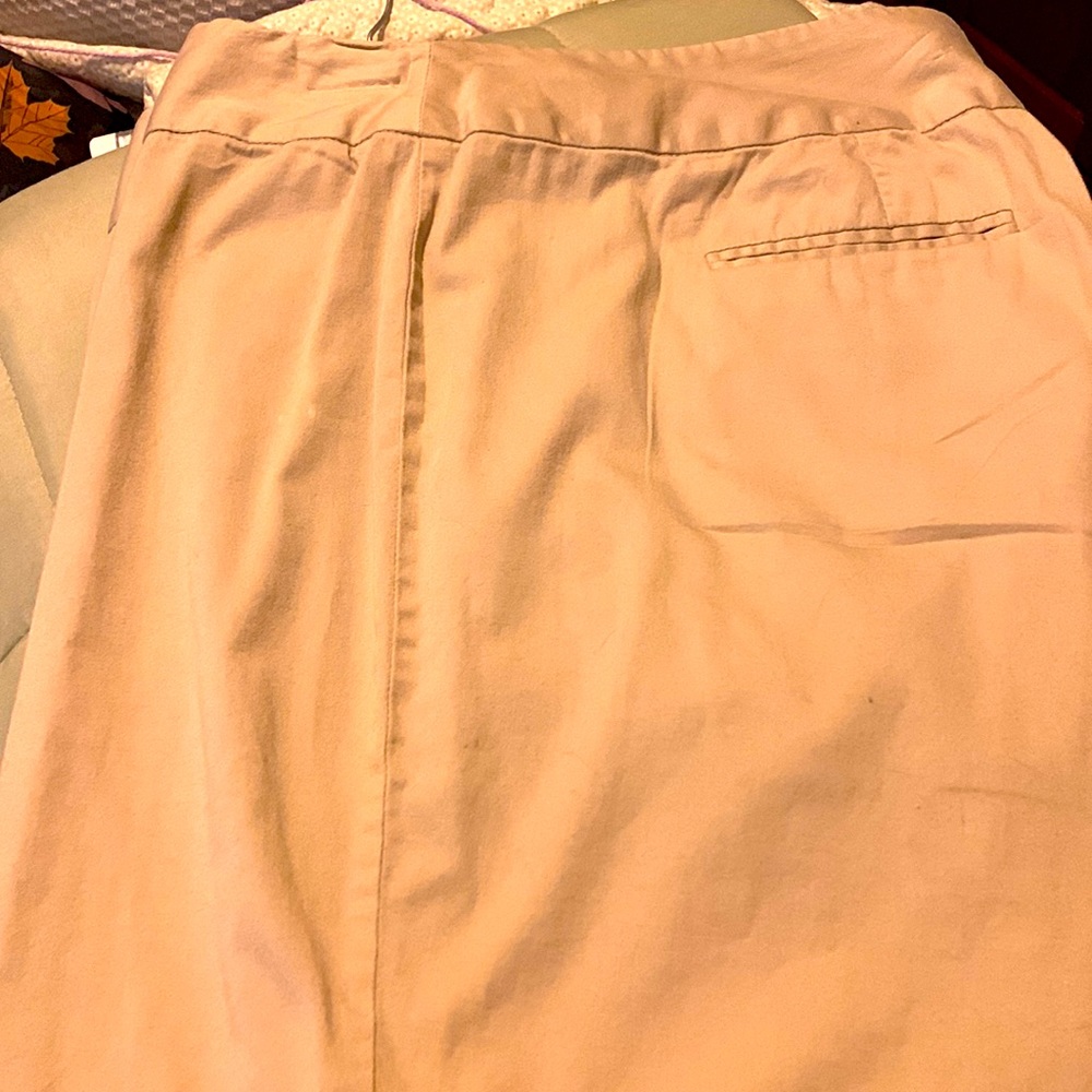 Avenue Stretch size 16 Beige cuffed Pants.  Very Cute.  Light Weight Cotten Span